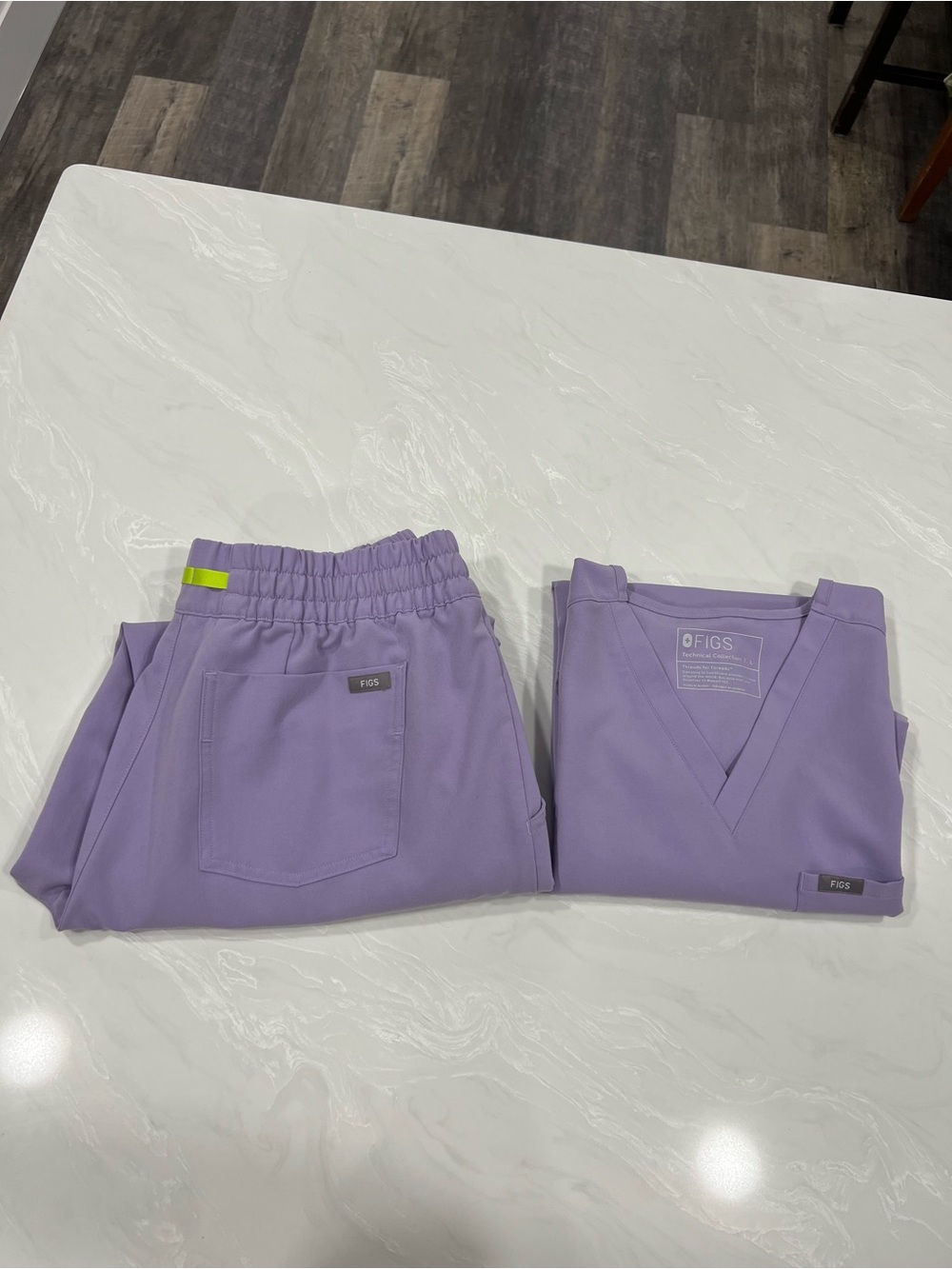 FIGS scrubs set Zamora Joggers pants Catarina Top Size Large Lavender Size Large